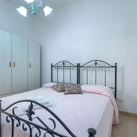 Magenta Apartment