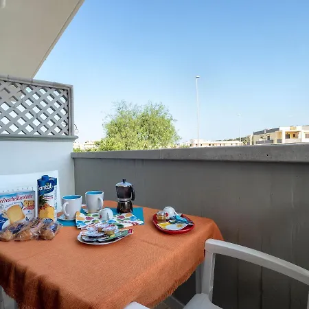 Magenta Apartment *