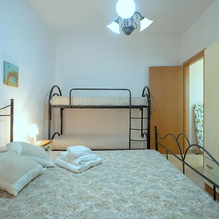 Magenta Apartment